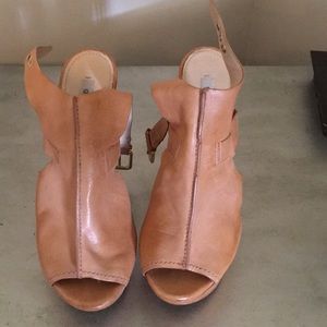 Guess heels leather